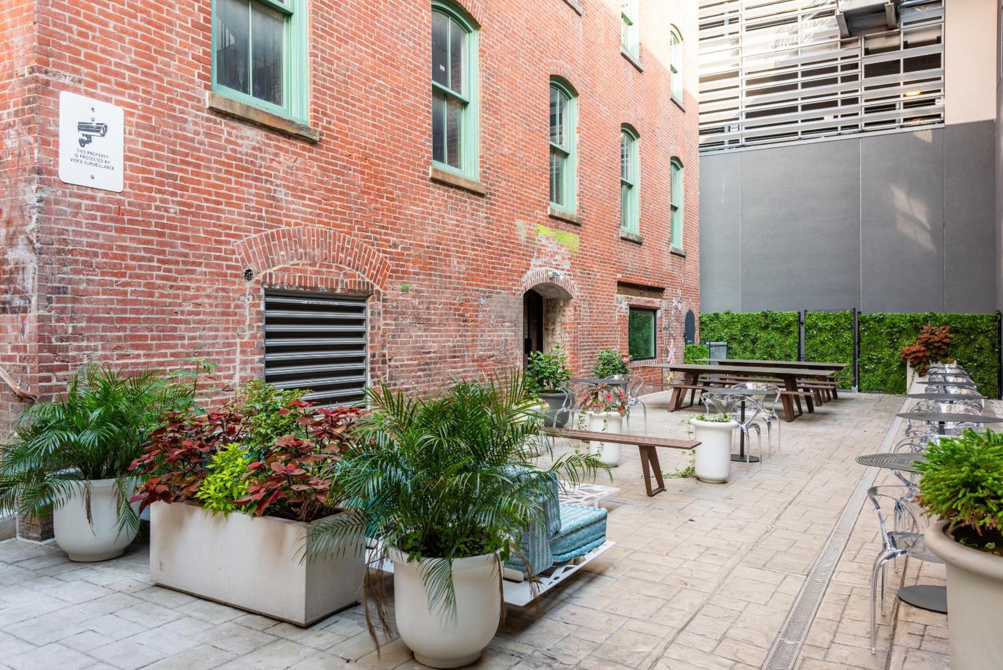Mint House At The Divine Lorraine Hotel - Philadelphia Exterior photo