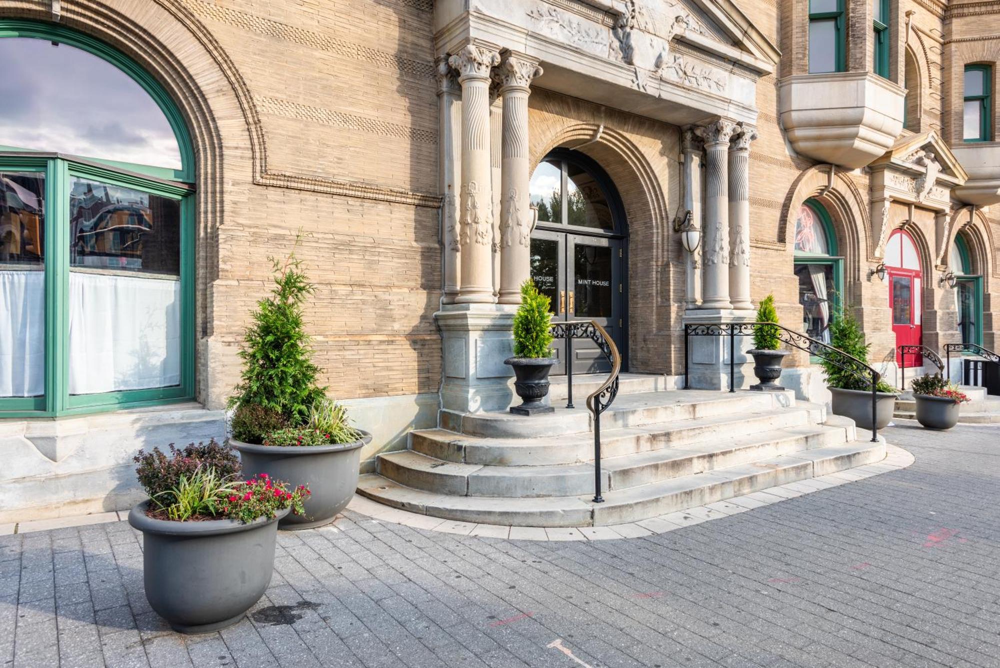 Mint House At The Divine Lorraine Hotel - Philadelphia Exterior photo