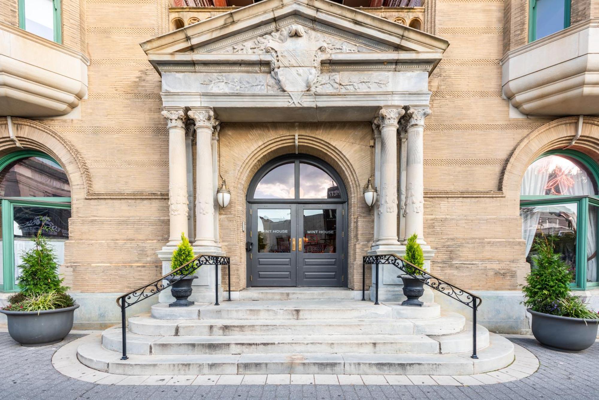 Mint House At The Divine Lorraine Hotel - Philadelphia Exterior photo